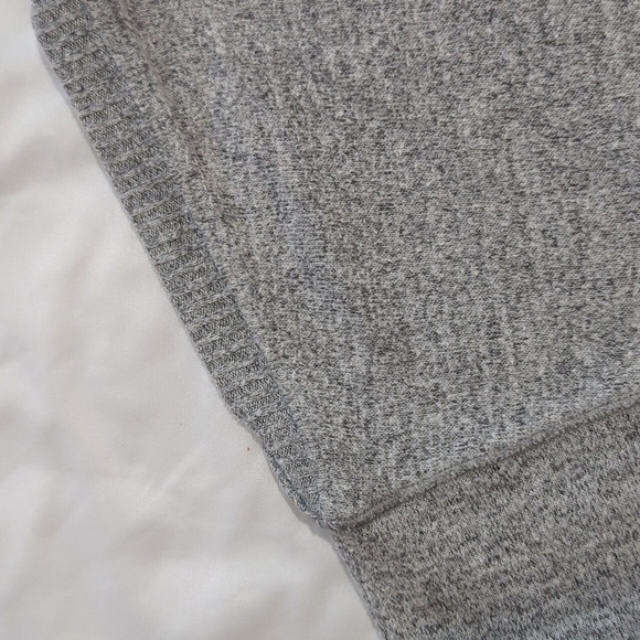 Abecrombie & Fitch Lightweight Long Sleeve Sweater, Color Heather Gray Size S - Picture 11 of 14